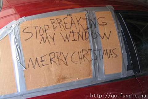 Prekini da mi razbijaš prozor! Srećan Božić! Prozor na kolima