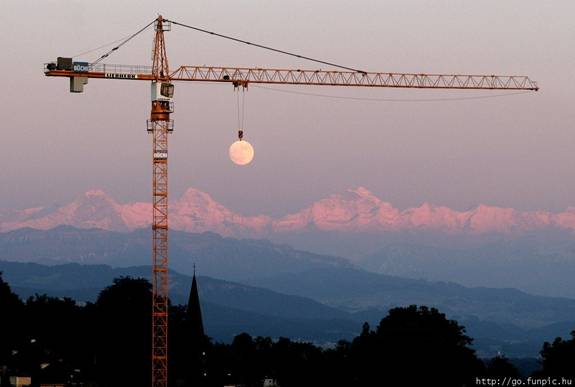 Fotouglovi: Kran i Mesec