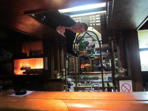 Redakcija se zahvaljuje konobarima na slici "Doom-doom"