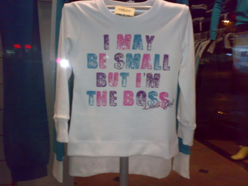 Natpis: "Možda sam mali, ali ja sam šef" Duksić za bebe