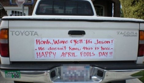 Zatrubite i mahnite: "Ćao, Džejsone!" Nema pojma da je ovo ovde. Srećan 1. april. Smicalica