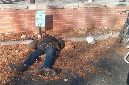 Na tabli: "Rezervisano za radnika meseca" Pijandura